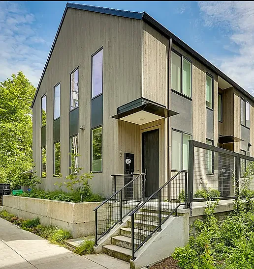428 NE Ivy St — Photo 1