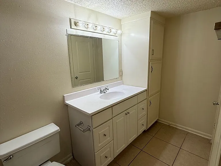 8216B Governor Dr — Photo 15