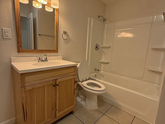 4th image of 1242 Sanford Dr