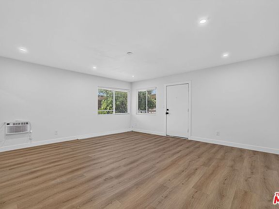 5th image of 12287 Osborne St APT 13