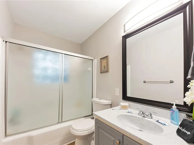 3390 Creek Valley Dr SE — Photo 18
