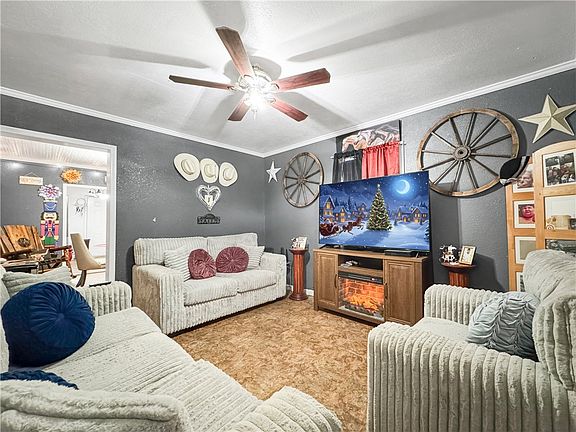 2nd image of 130 W Avenue F