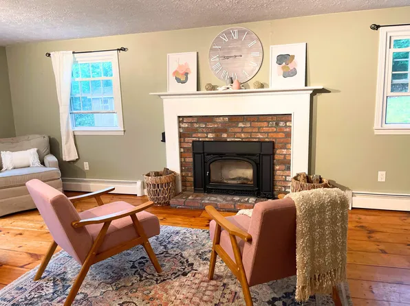17 Green Meadow Lane, Bedford, NH 03110