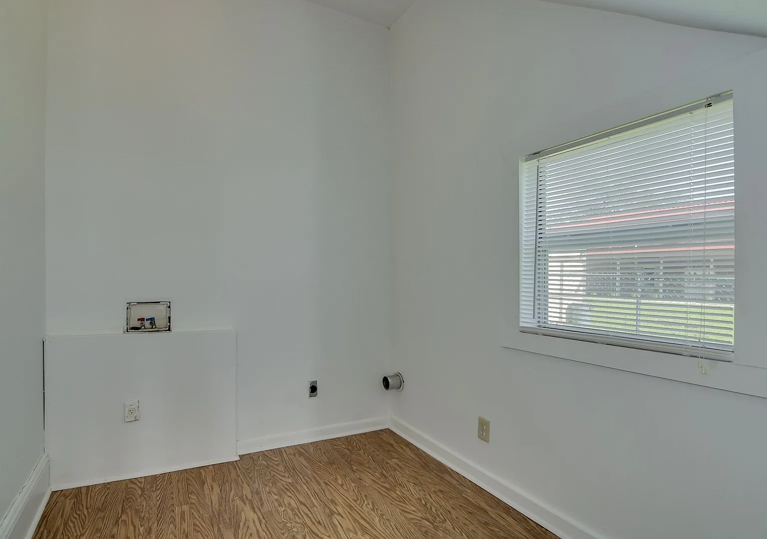 Watkins St 537 — Photo 3