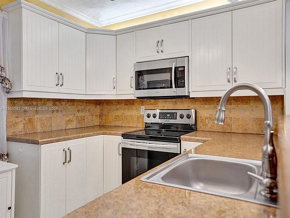 2nd image of 2831 Somerset Dr APT 304