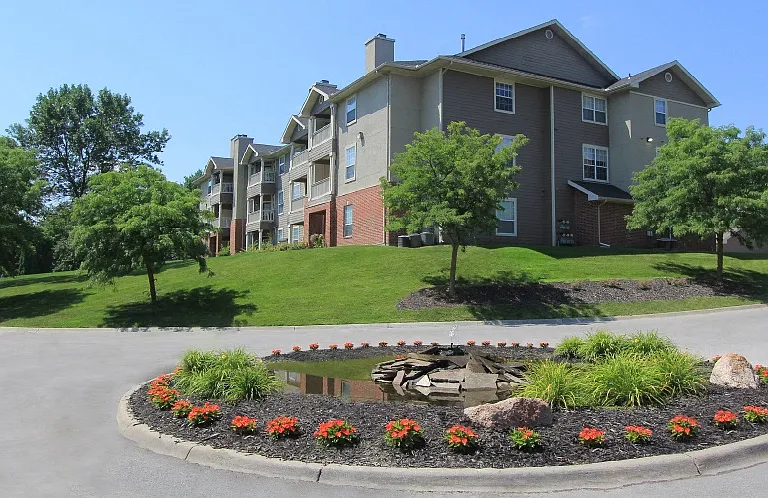 Breckenridge Apartments — Photo 24