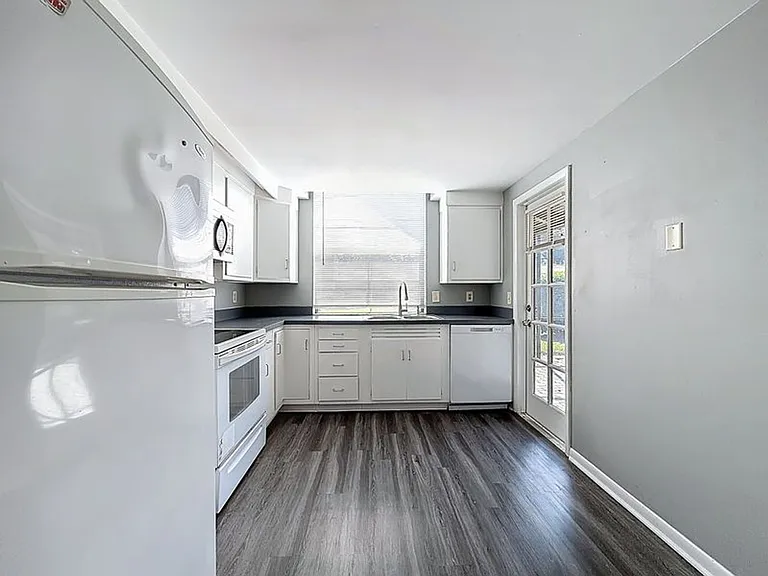 1921 Abbington St #23-C — Photo 3