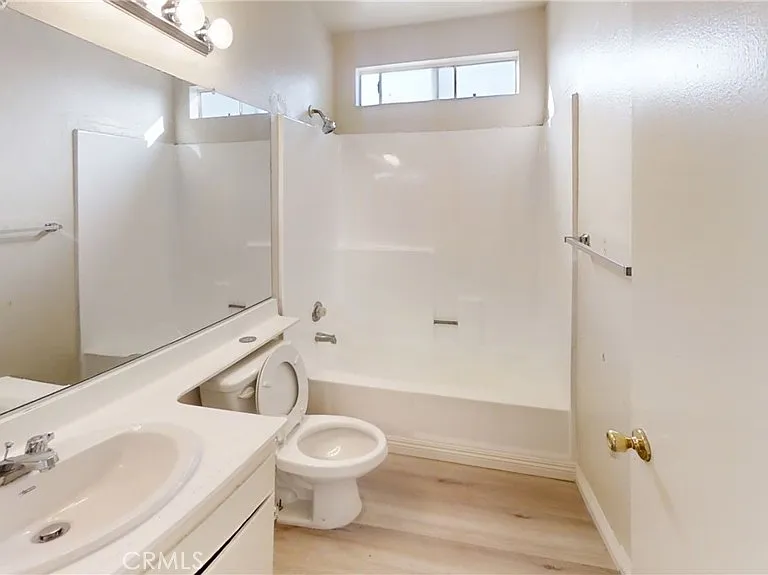 22 E Market St — Photo 7