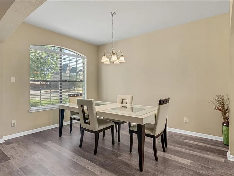 3418 Castleton Dr — Photo 7