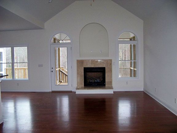 Great Room w/ fireplace