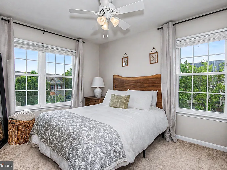 510 Lilac Ter NE — Photo 24