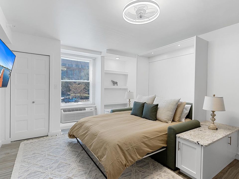 1st image of 224 E Garden St APT 207