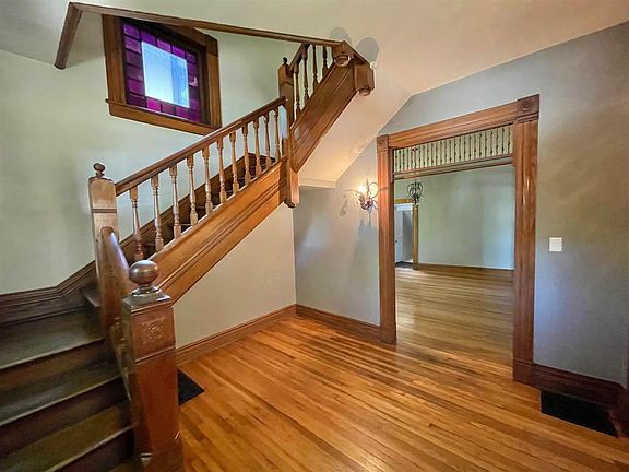 2nd image of 1006 S Center St