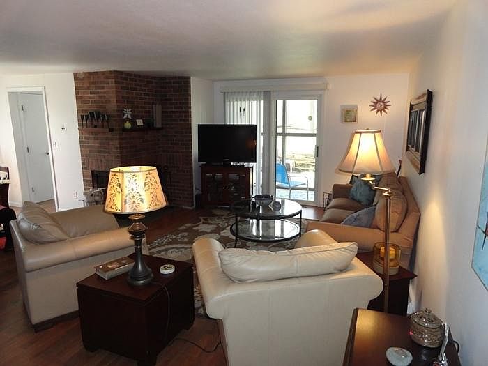 1st image of 948 Woodridge Ct APT 4B