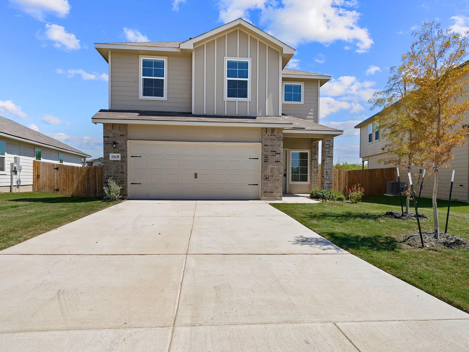 Modern 3-Bed Home with Island Kitchen, Fenced Yard & Garage 15638 Clove Spice Way, Von Ormy — Photo 1