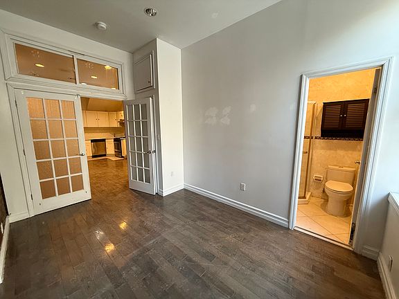 5th image of 264 Irving Ave #1A