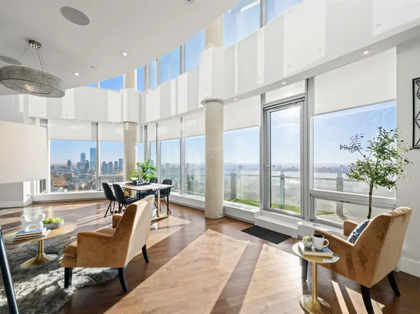 11969 Jasper Ave NW #3201, Edmonton, AB T5K 0P1