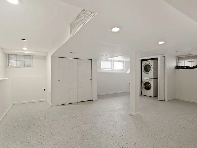 4312 10th St NE — Photo 30