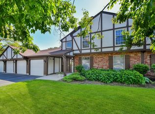 42 Plymouth Ct APT 202B, Naperville, IL 60565
