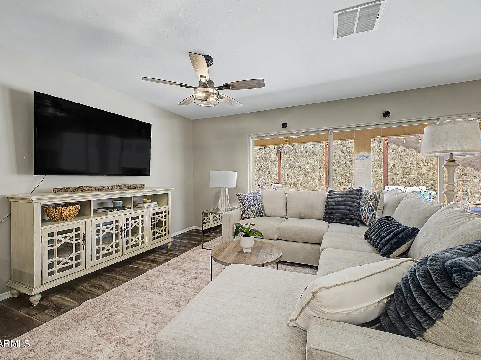 3 bed, 2.5 bath, 1900 sqft, $4,200 — Photo 3