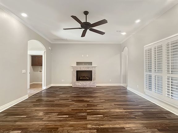 5th image of 903 SW 78th St