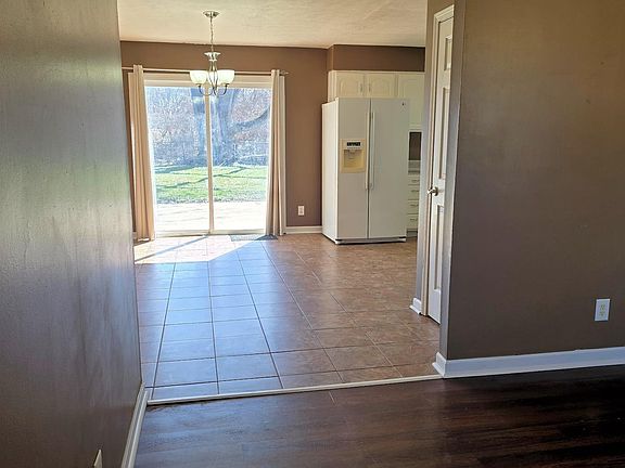 3rd image of 26 Woods Mill Rd