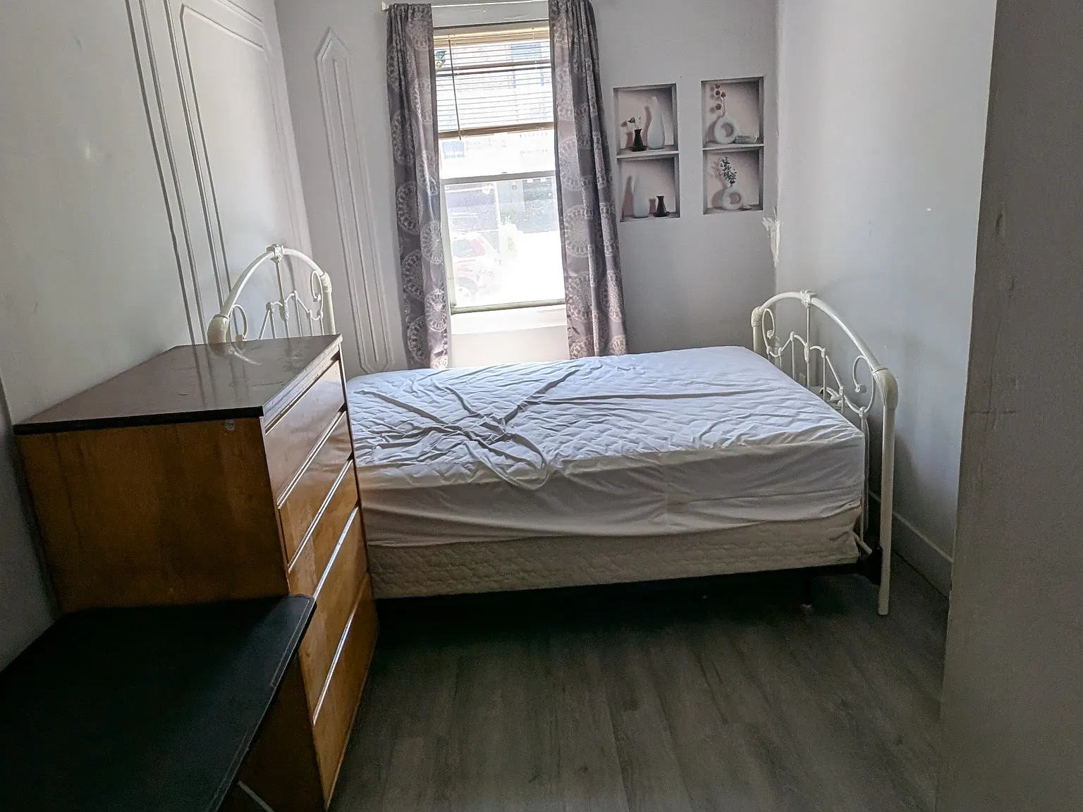 4 bed, 1000 sqft, $650 — Photo 1