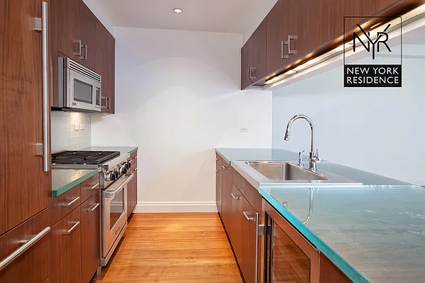 Rented by New York Residence | media 29