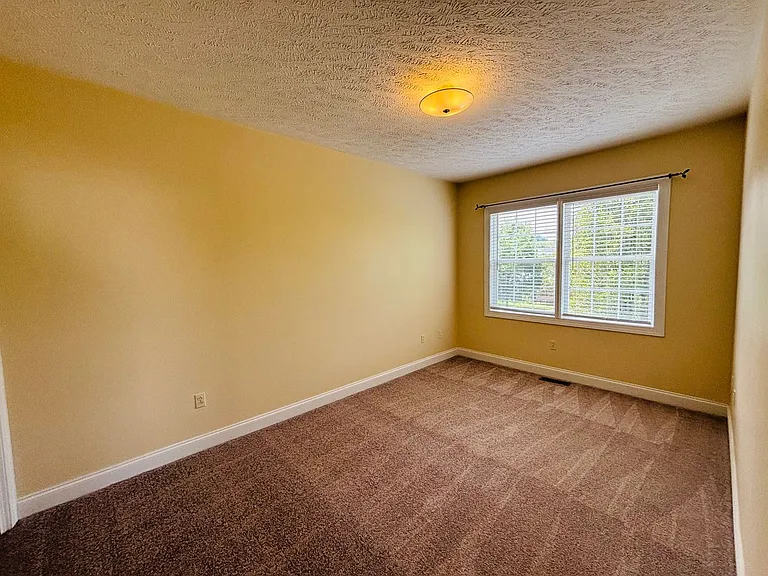 230 Willow Oak Dr — Photo 2