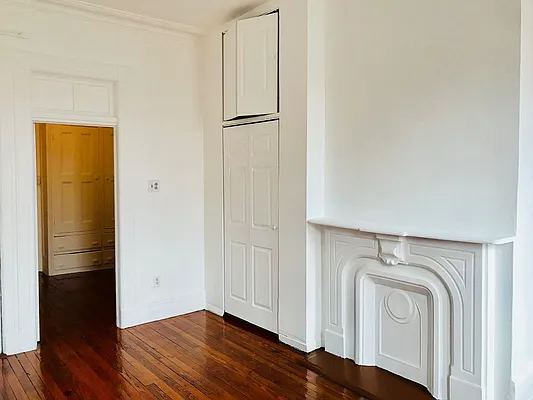 Rented by In Haus LLC | media 4