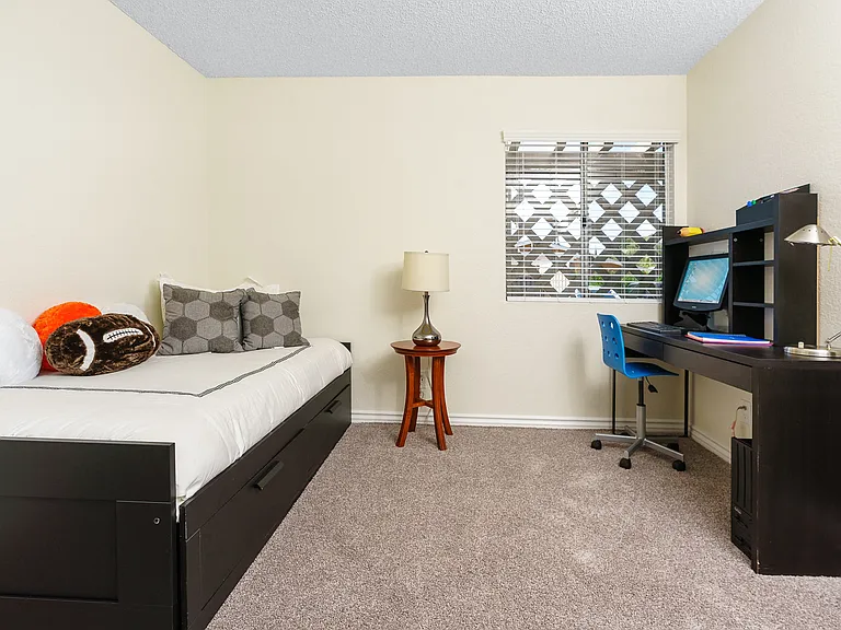 Sunstone Place Apartments — Photo 9
