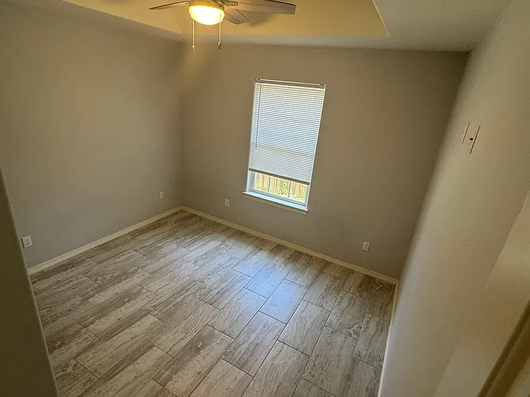 2004 Ash Cir — Photo 12