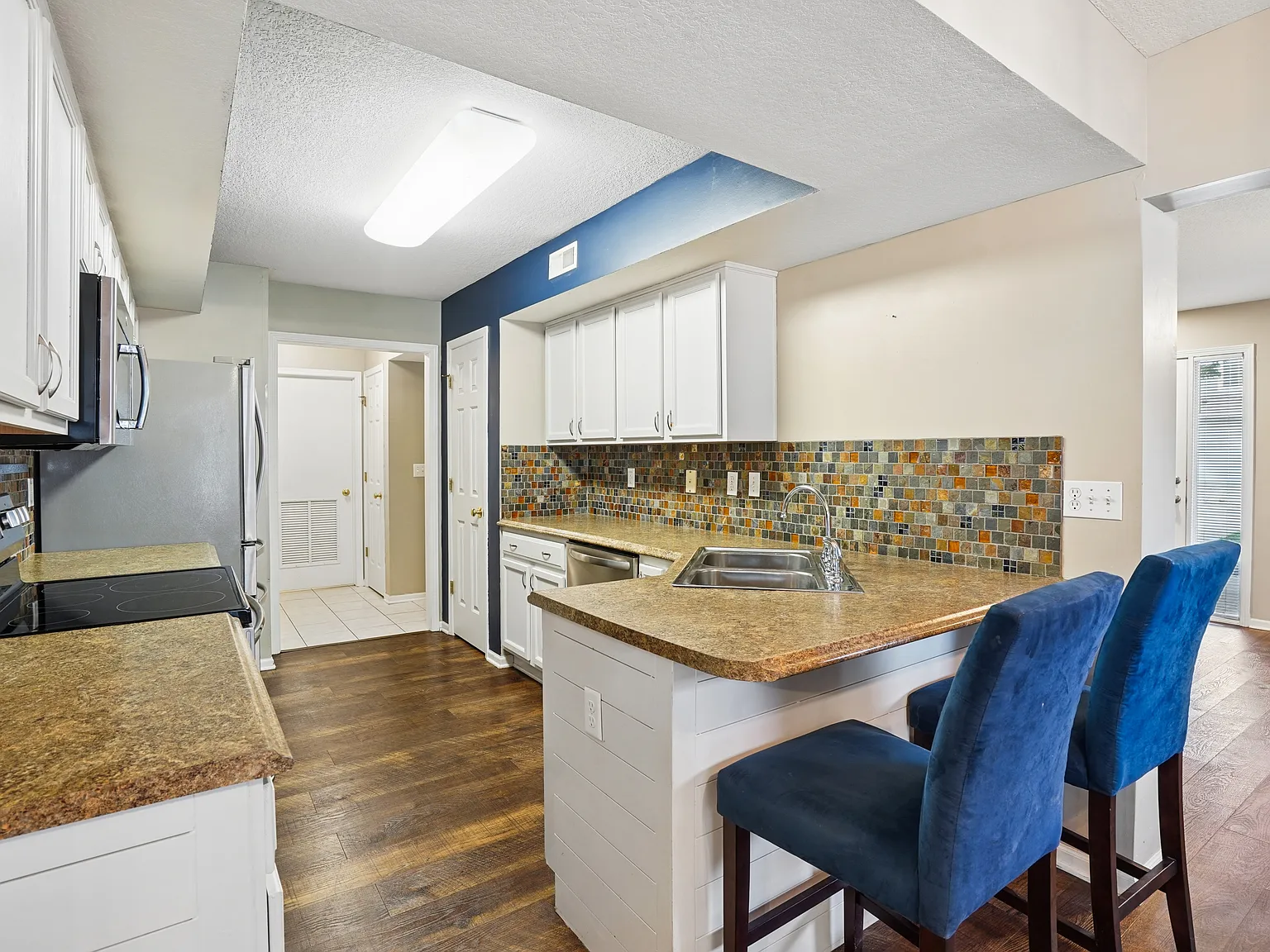 2 bed, 2.5 bath, 1385 sqft, $1,595 — Photo 4