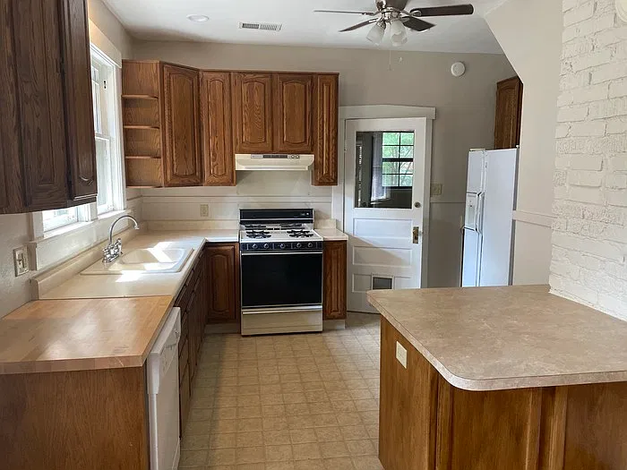 2 bed, 1.0 bath, 1290 sqft, $1,595 — Photo 4