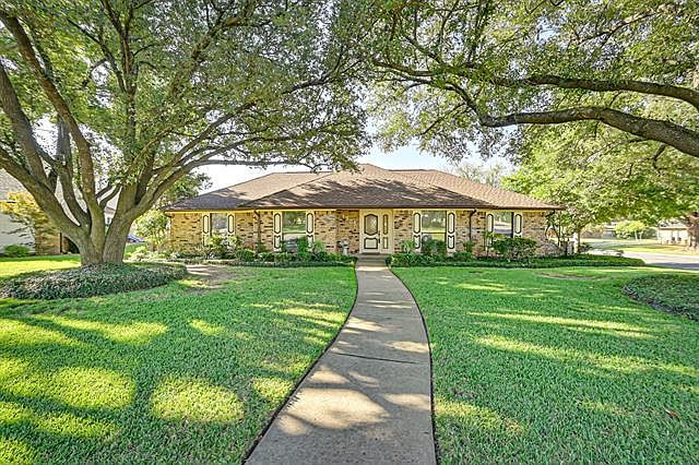 1st image of 1302 Clubhouse Ct
