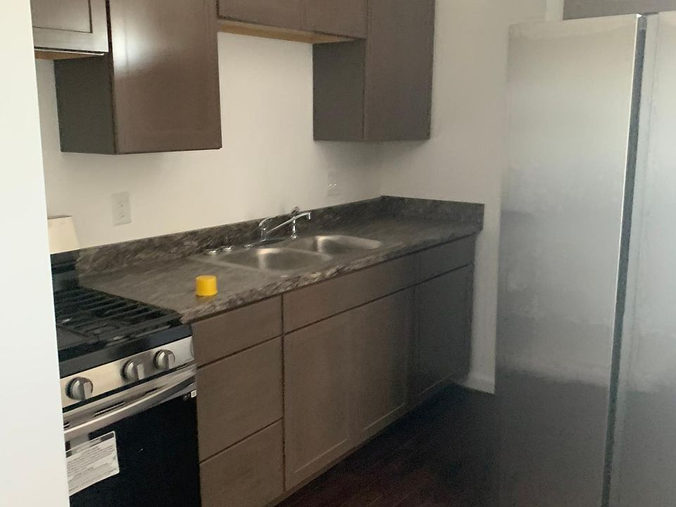 Lots of kitchen counter and cabinet space!