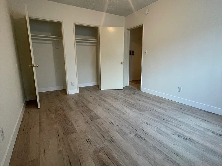 5333 Riverton Ave — Photo 6