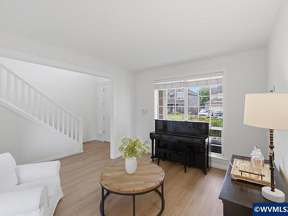 4th image of 3103 Hannah Ave SE