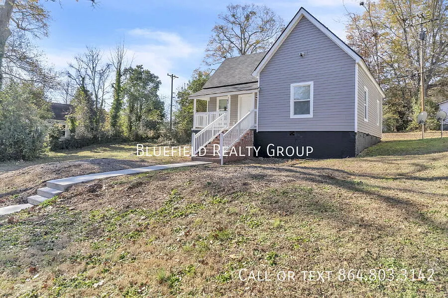 Cozy 2BR, 1BA Home with Spacious Yard in Downtown Anderson! Price improved to $1400/mo rent — Photo 2