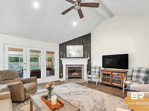 4th image of 20835 Lowry Dr