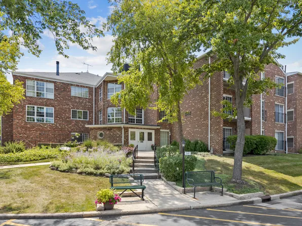 540 Biesterfield Rd APT 103, Elk Grove Village, IL 60007
