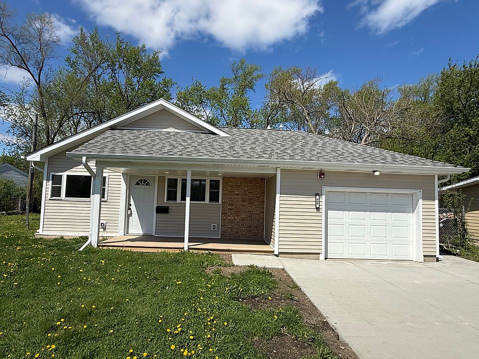 1st image of 406 Sauk Trl
