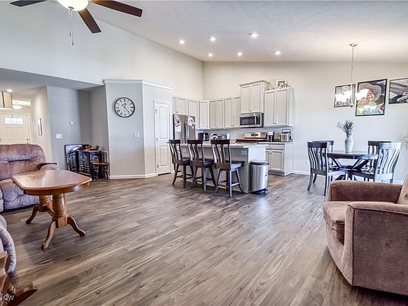5th image of 2088 Canterbury Dr