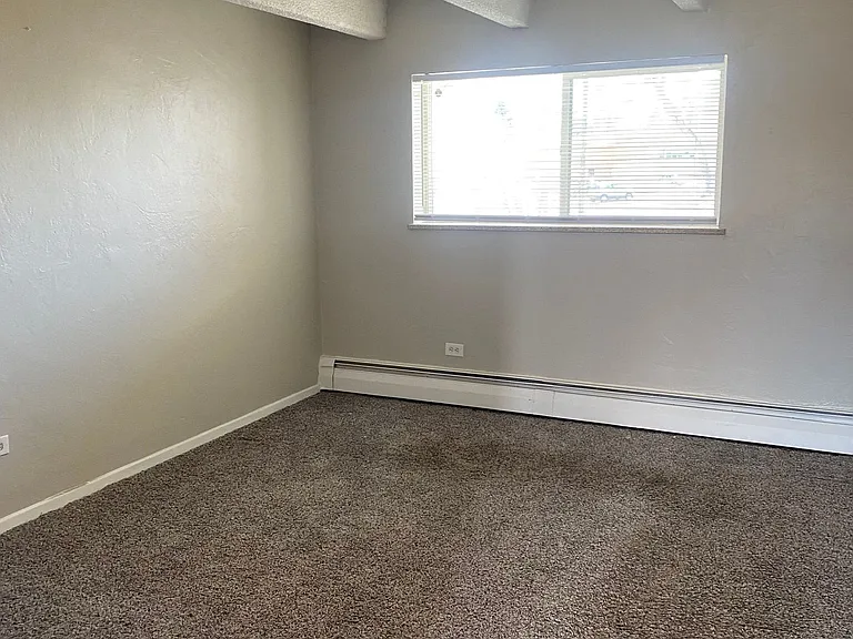 137 W Broadmoor Dr — Photo 3