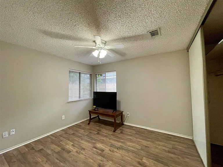 13703 Carsa Ln — Photo 17