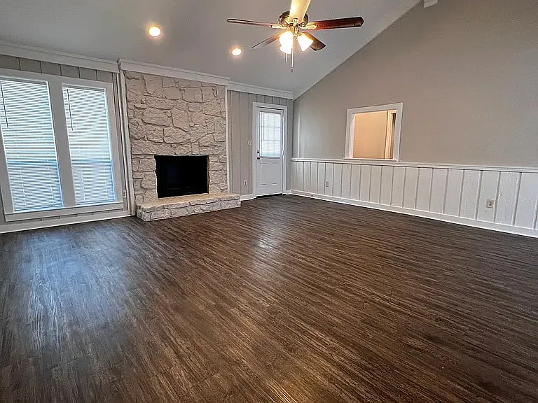 8100 Shallow Glen Trail — Photo 3