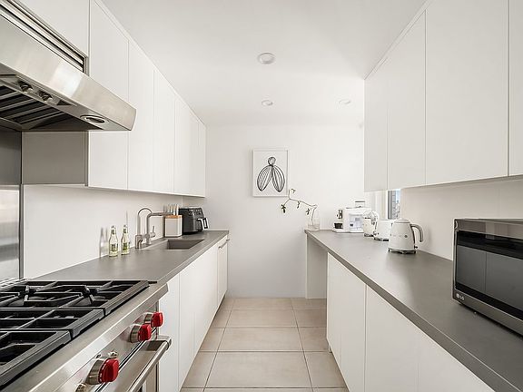 3rd image of 303 E 57th St APT 32B