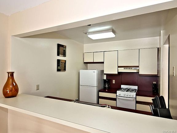 3rd image of 40 Cambridge Ave #201