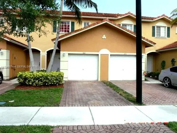 560 Saint Tropez Ln, Pompano Beach, FL 33068