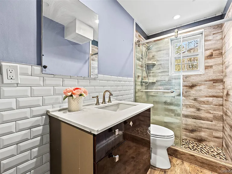 44 Bruce Ln — Photo 24